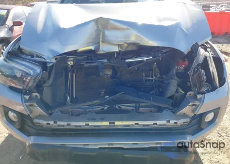 2017 Toyota Tacoma Sr5 V6 z USA, uszkodzony, nr VIN 3TMAZ5CN4HM026186